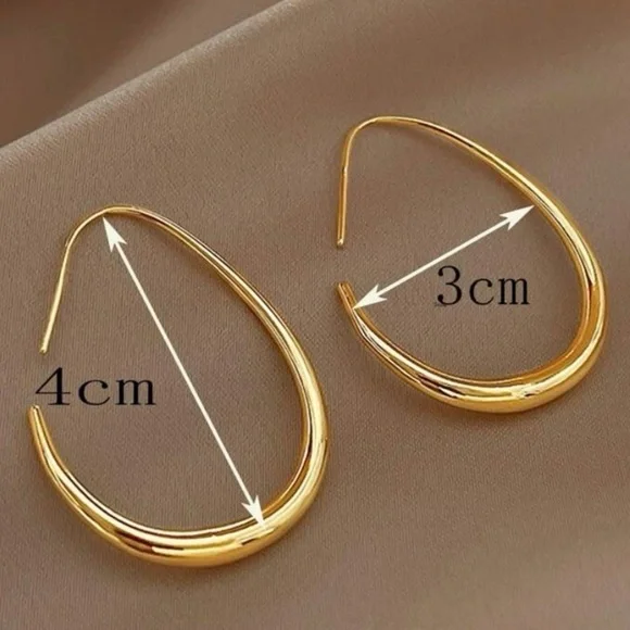 Gold hoop oblong moon earrings - Picture 3 of 3